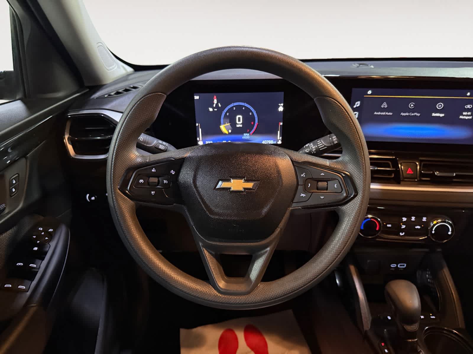 Used 2025 Chevrolet TrailBlazer LT AWD/4WD image 19