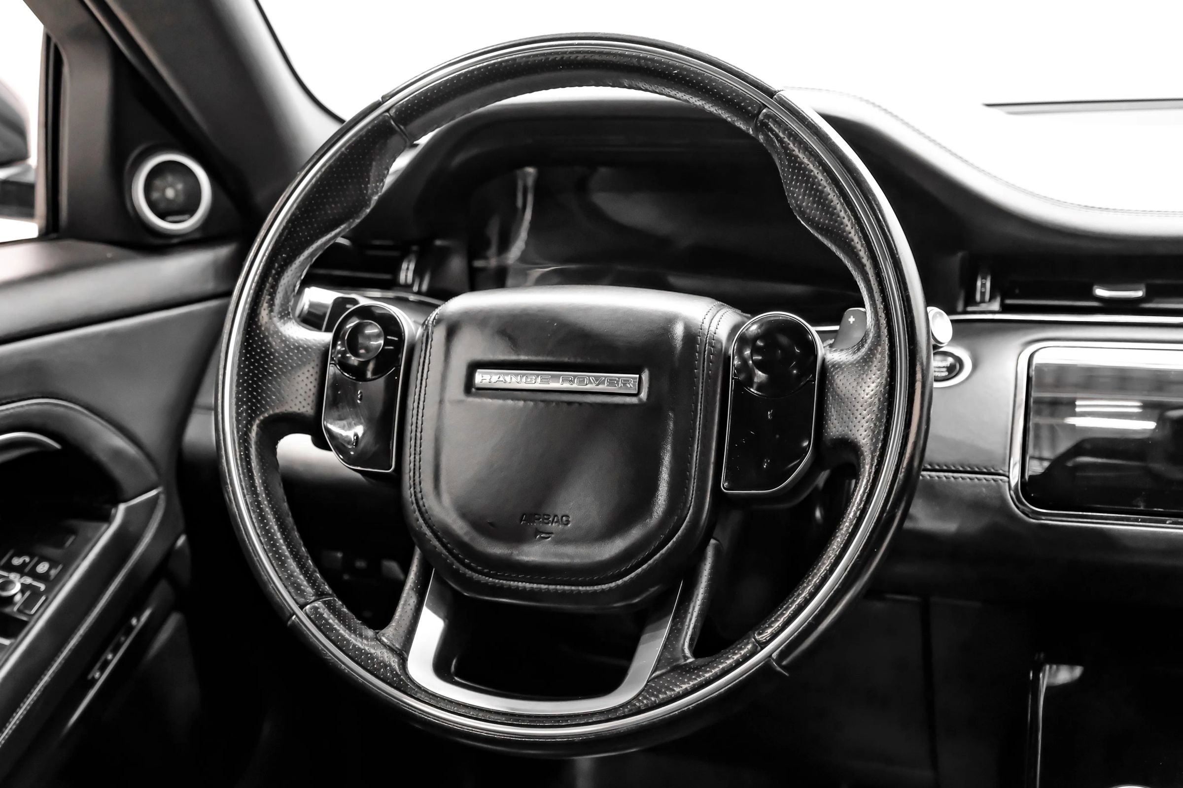 Used 2020 Land Rover Range Rover Evoque R-Dynamic SE image 30