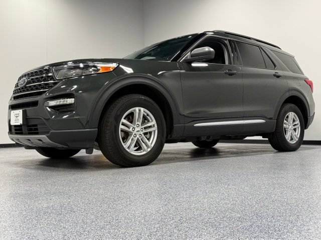 Used 2023 Ford Explorer XLT w/ Equipment Group 202A AWD/4WD image 4