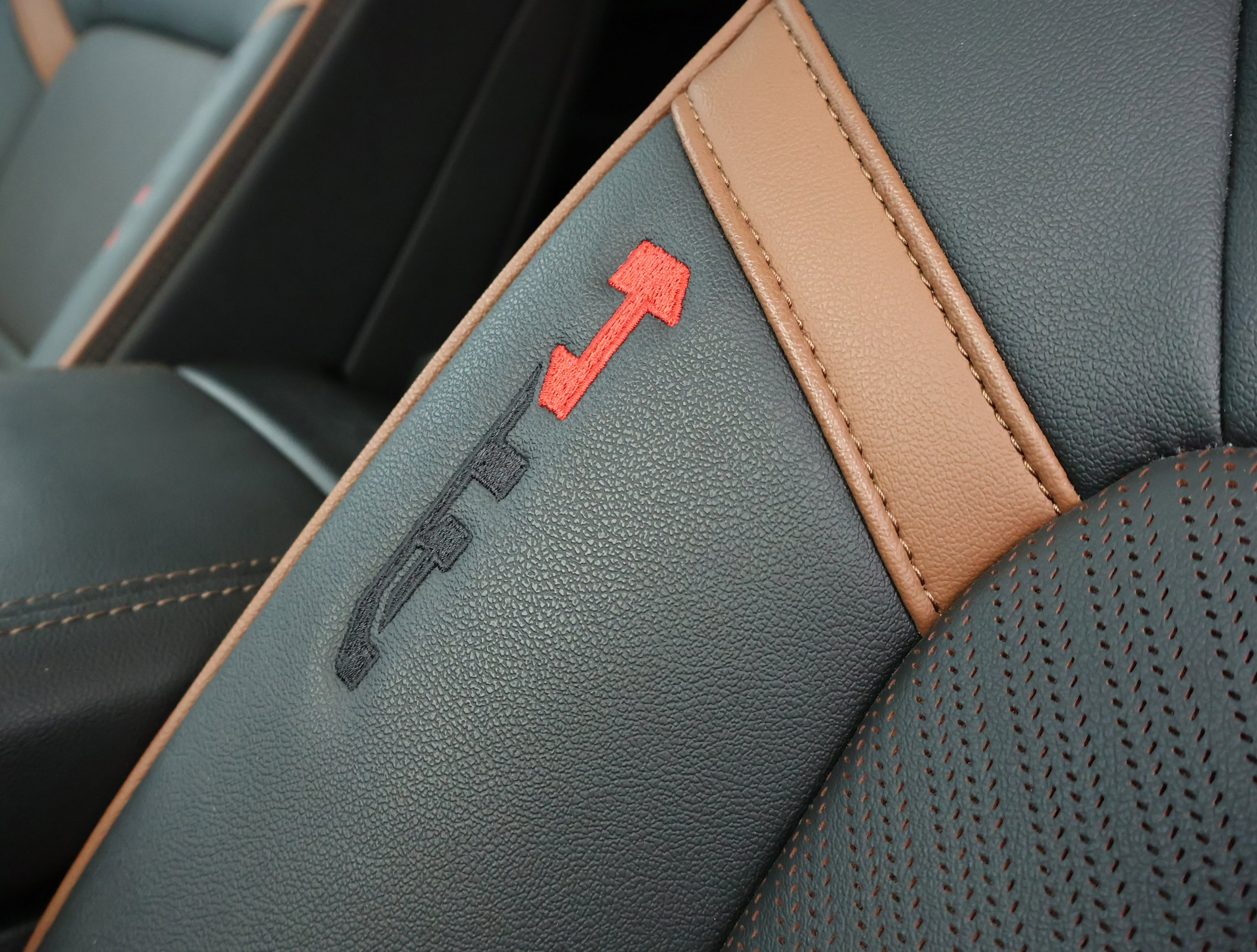 Certified 2024 GMC Canyon AT4 w/ AT4 Premium Package image 12