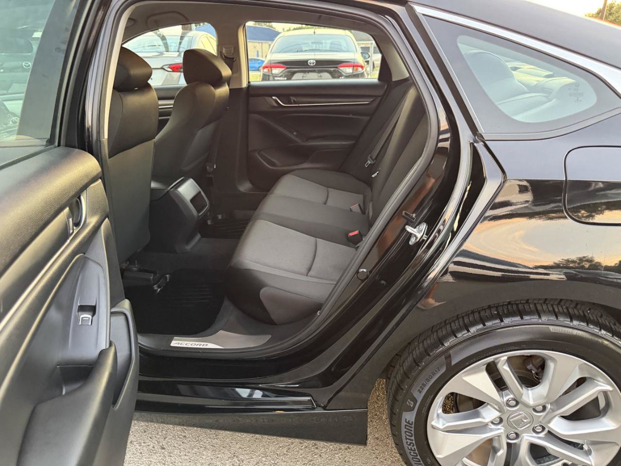 Used 2018 Honda Accord LX image 10