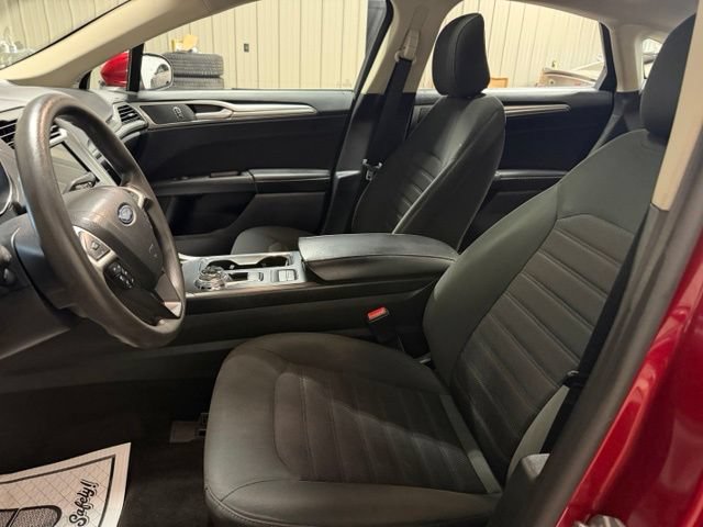 Used 2020 Ford Fusion SE FWD image 13