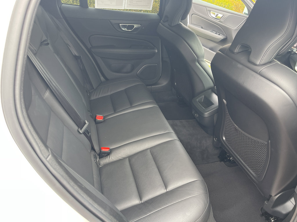 Used 2025 Volvo V60 B5 Cross Country Plus image 33