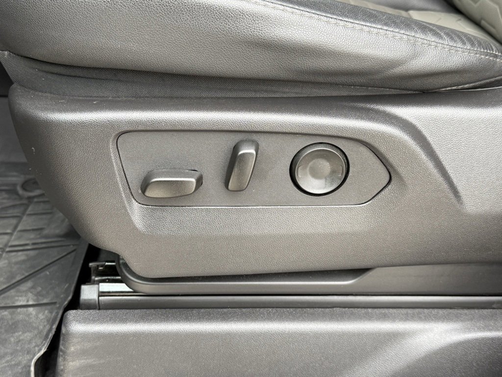 Used 2025 Chevrolet Silverado 2500 ZR2 w/ Technology Package image 21