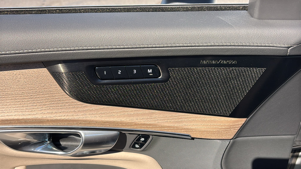 New 2027 Volvo XC90 B6 Ultra AWD/4WD image 13
