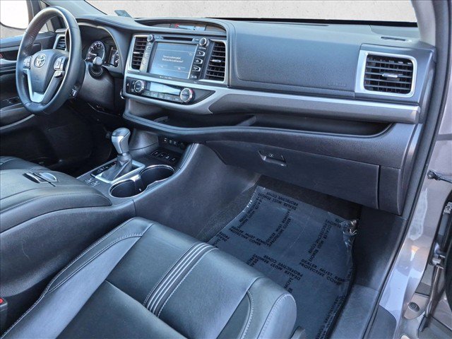 Used 2017 Toyota Highlander SE AWD/4WD image 22