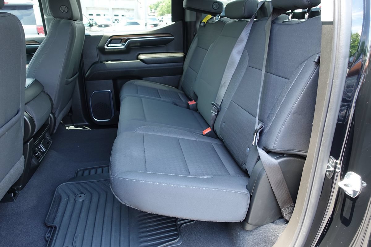 Used 2024 Chevrolet Silverado 1500 LT AWD/4WD image 25