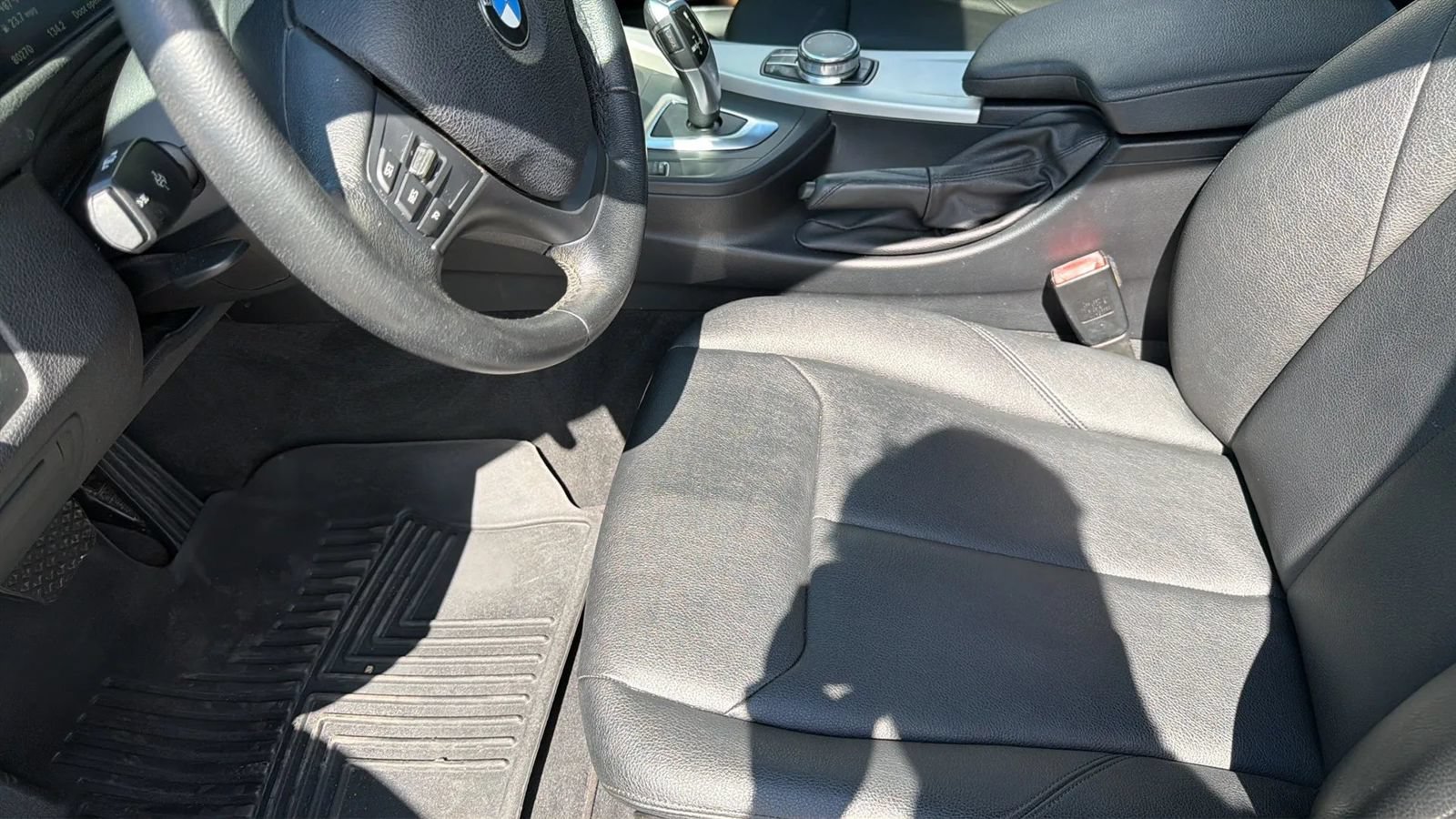 Used 2018 BMW 320i xDrive Sedan w/ Convenience Package AWD/4WD image 16