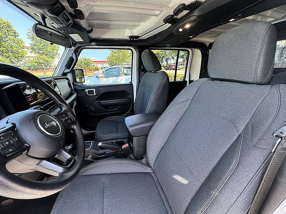 Used 2024 Jeep Gladiator Sport AWD/4WD image 10