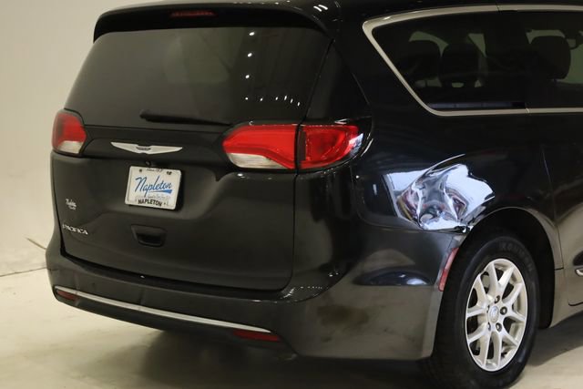 Used 2020 Chrysler Pacifica Touring-L image 6