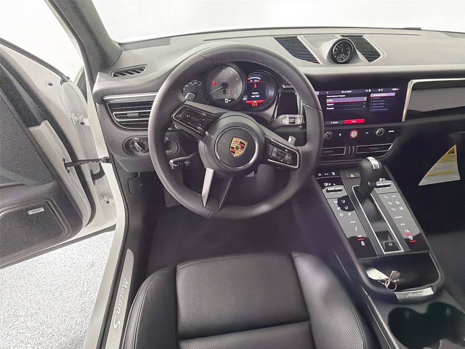 Certified 2025 Porsche Macan S AWD/4WD image 18