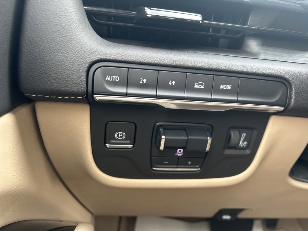 Used 2021 Cadillac Escalade Premium Luxury w/ Performance Package image 40