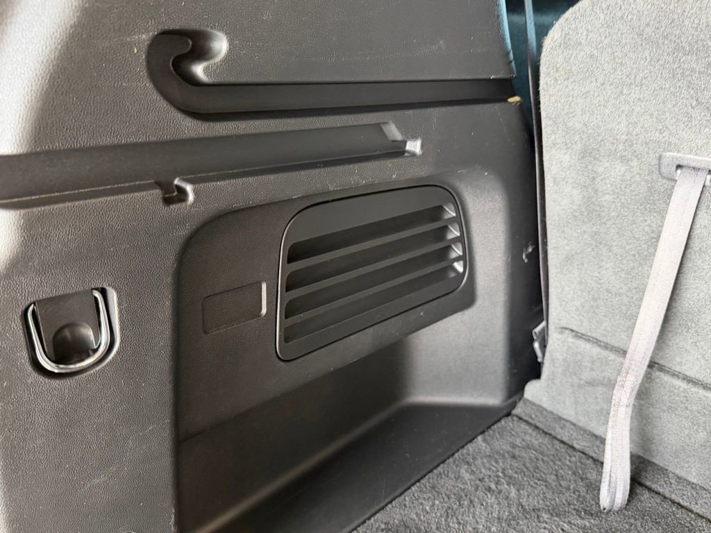 Used 2025 Chevrolet Traverse LT image 37