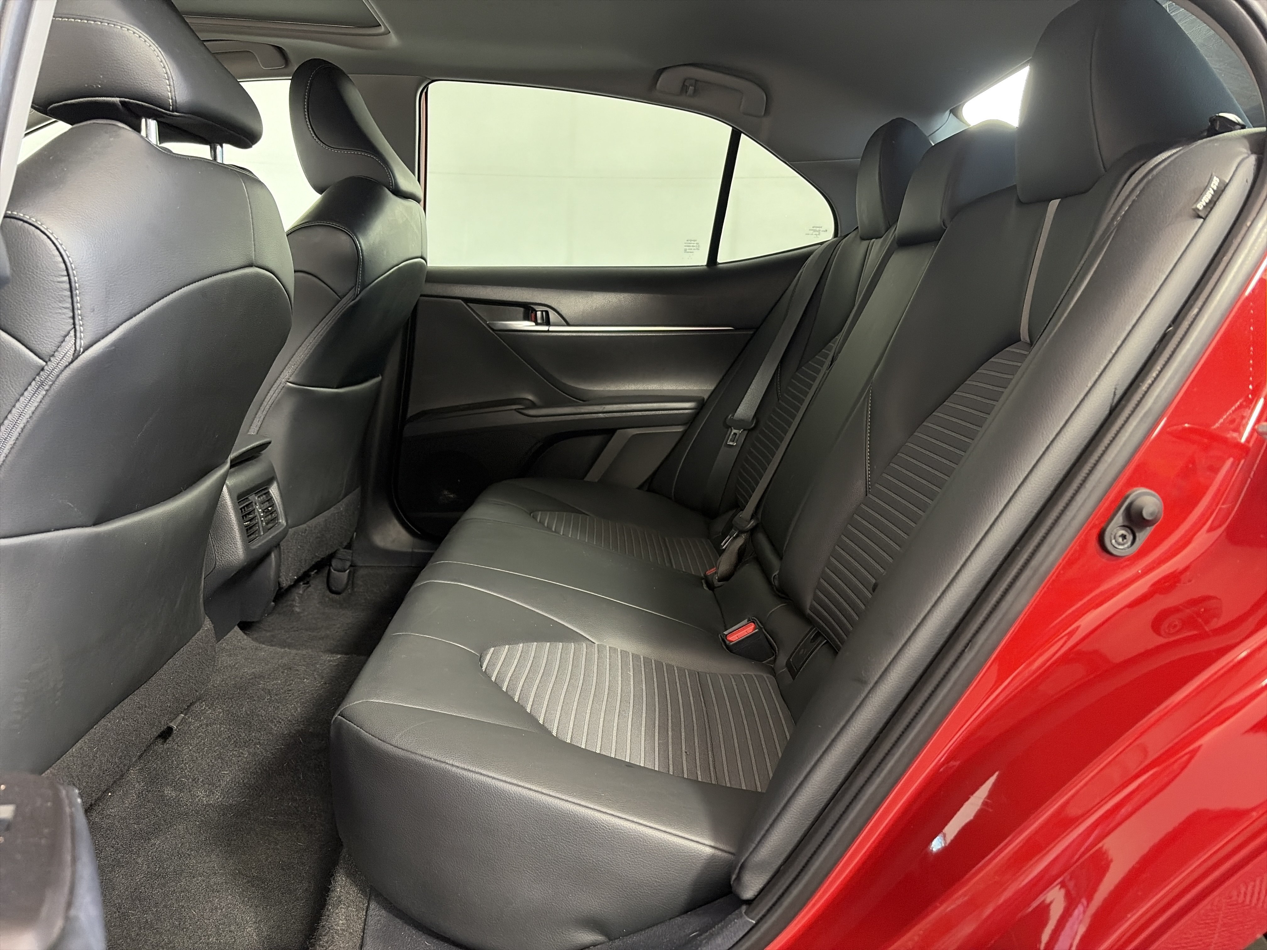 Used 2021 Toyota Camry SE FWD image 7