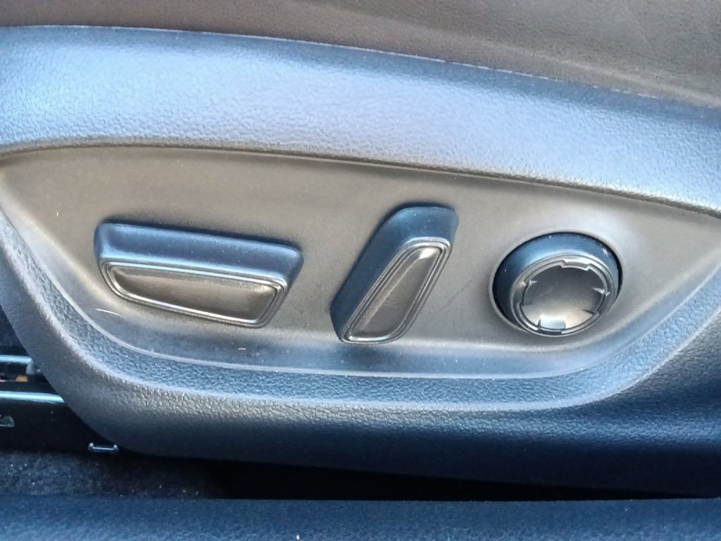 Used 2021 Toyota Avalon Limited image 16