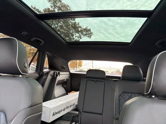 New 2026 Volkswagen Atlas Cross Sport SEL Premium R-Line image 16