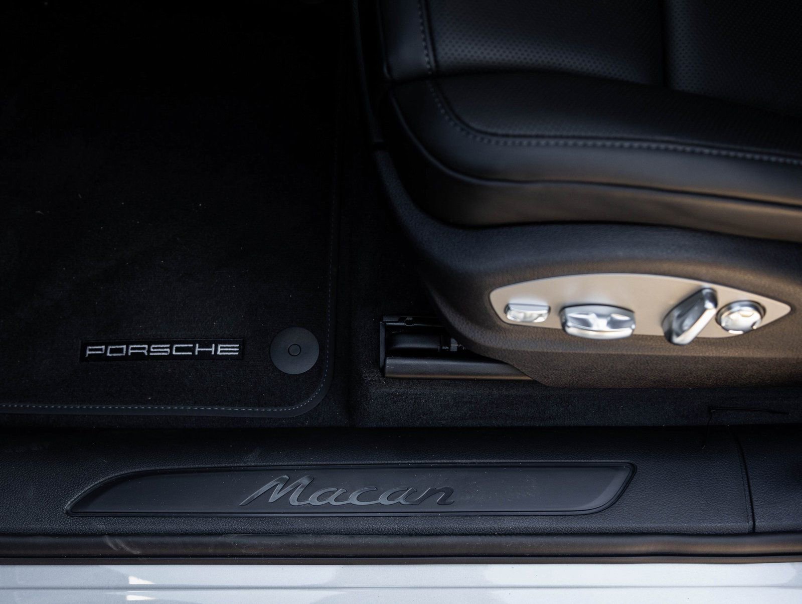 Certified 2026 Porsche Macan image 21