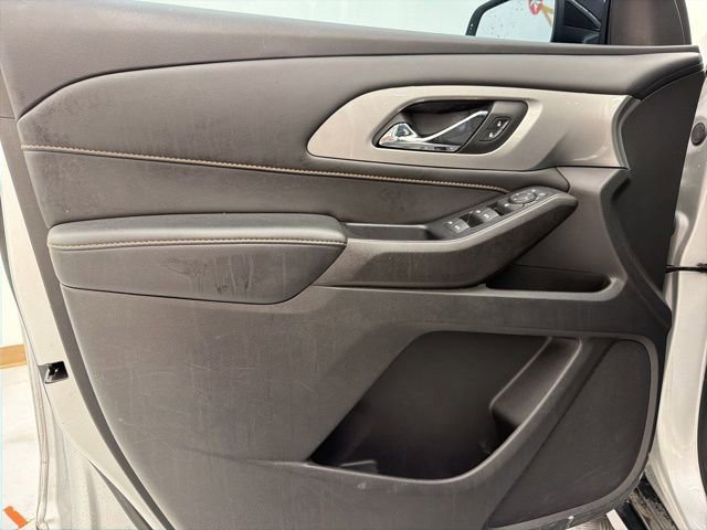Used 2021 Chevrolet Traverse LS FWD image 12