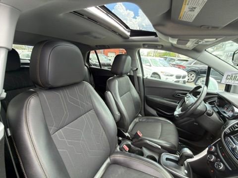 Used 2019 Chevrolet Trax LT w/ Sun & Sound Package image 31
