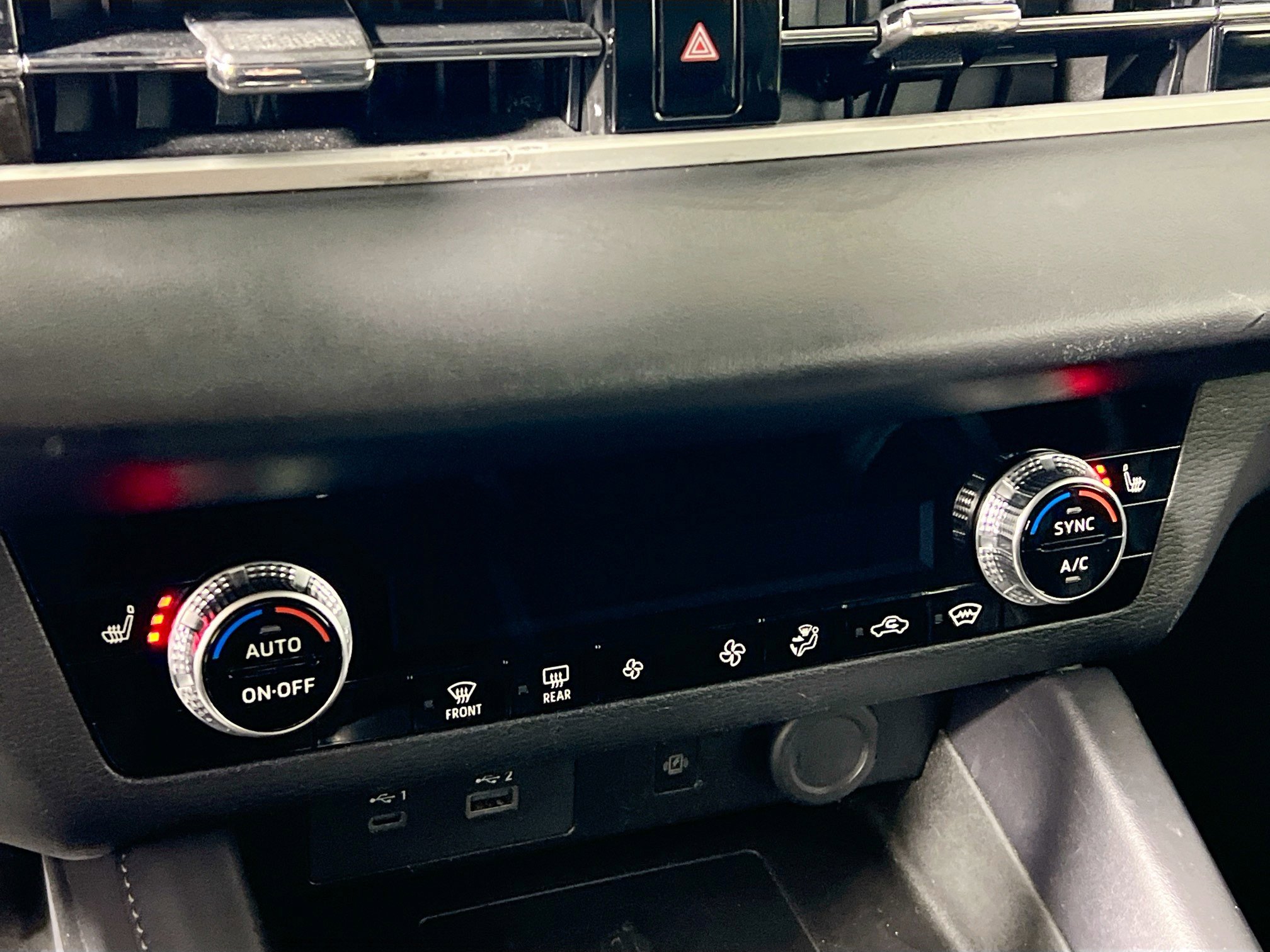 Used 2024 Mitsubishi Outlander SE image 27