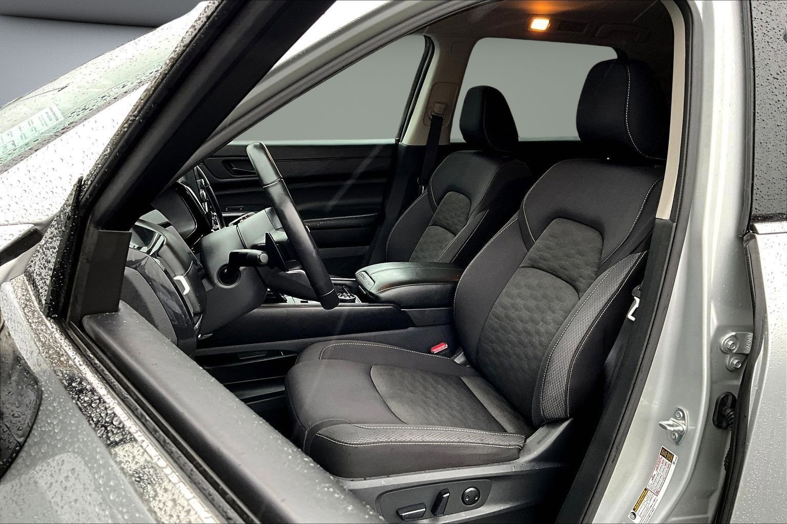 Used 2024 Nissan Pathfinder SV image 19