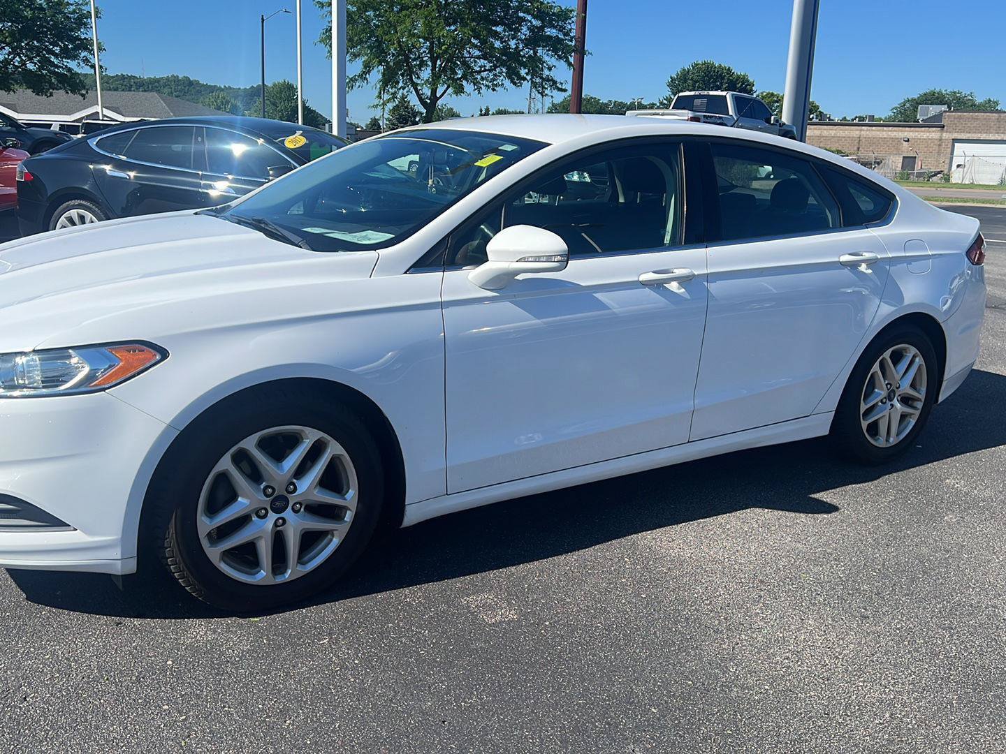 Used 2015 Ford Fusion SE FWD image 12
