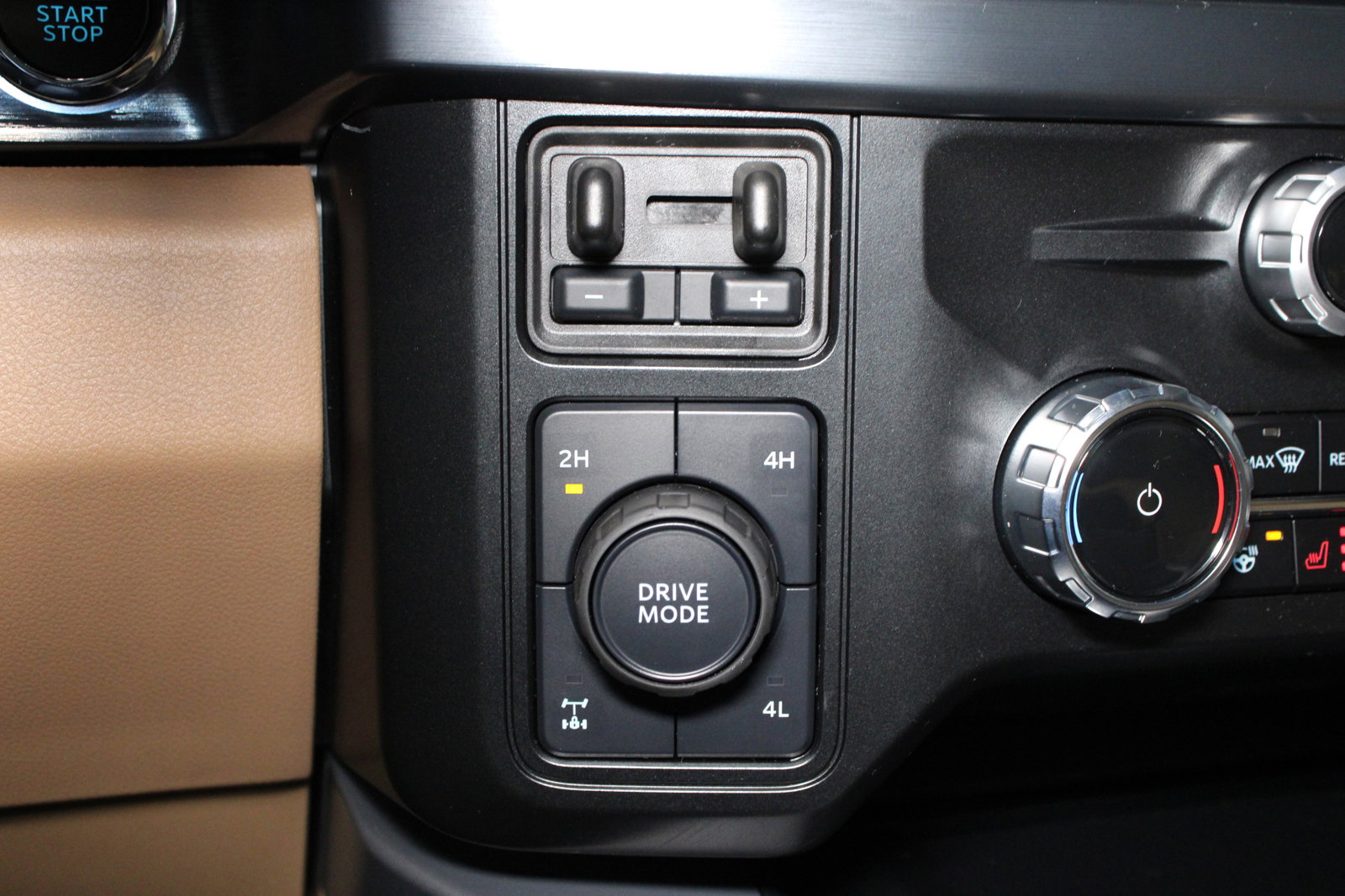 New 2025 Ford F350 Lariat w/ Lariat Ultimate Package image 14