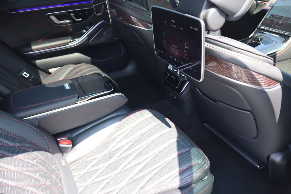 Used 2024 Mercedes-Benz S 63 AMG S w/ Carbon Fiber Exterior Package image 30