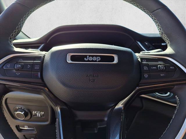 Used 2023 Jeep Grand Cherokee Altitude AWD/4WD image 16
