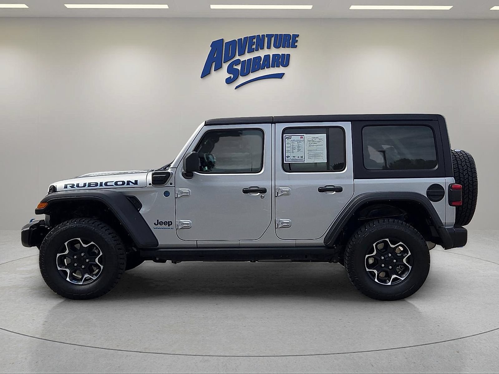 Used 2023 Jeep Wrangler Unlimited Rubicon 4xe w/ Cold Weather Group AWD/4WD image 4