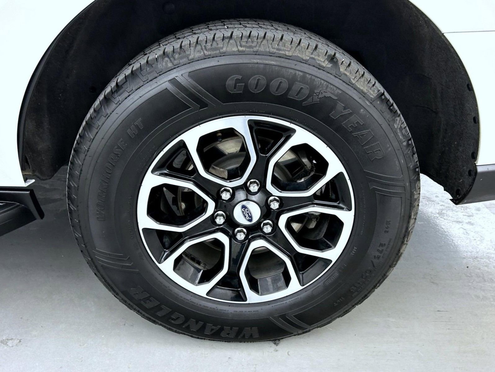 Used 2024 Ford Expedition XLT image 24