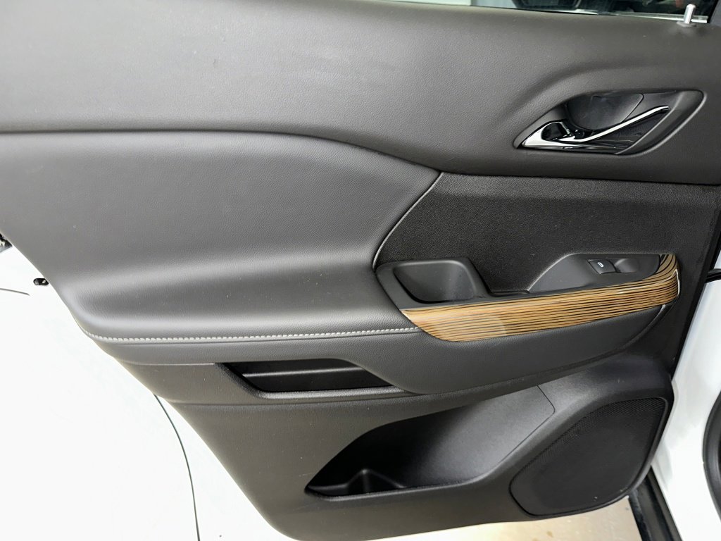 Certified 2023 GMC Acadia SLE w/ Driver Convenience Package image 17