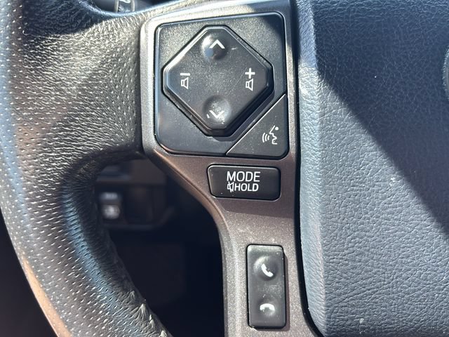 Used 2017 Toyota Tacoma TRD Off-Road w/ Premium & Technology Package AWD/4WD image 18