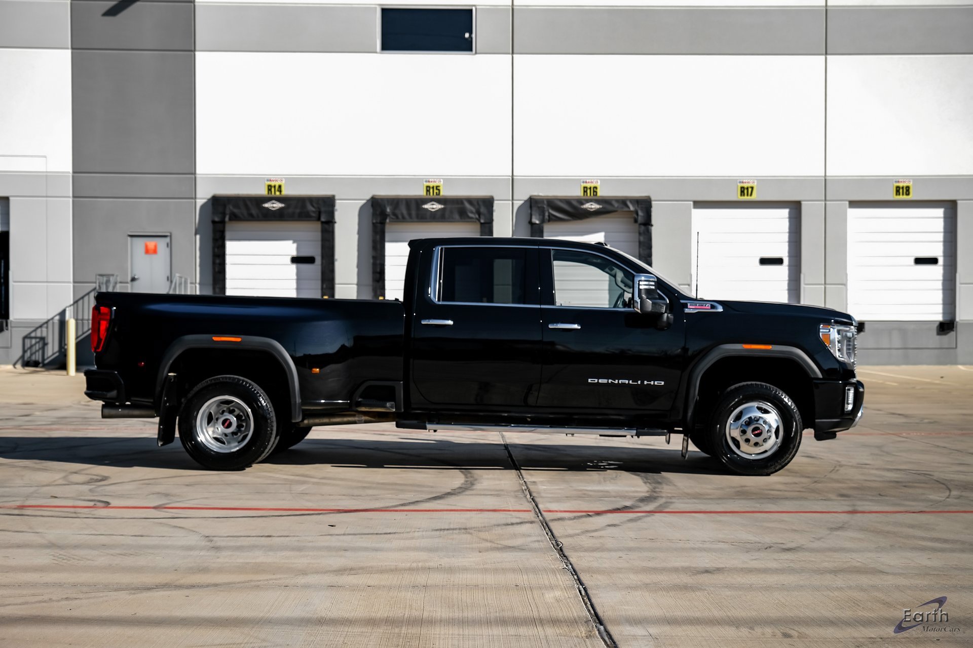 Used 2022 GMC Sierra 3500 Denali w/ Technology Package image 16