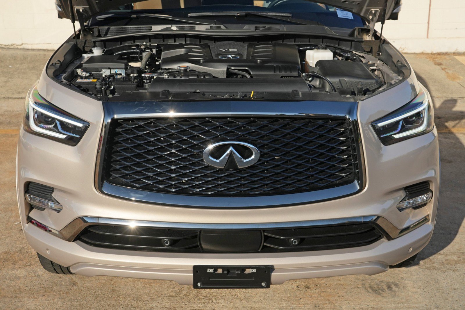 Used 2024 INFINITI QX80 Sensory AWD/4WD image 8