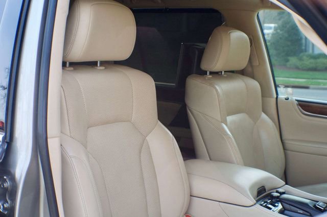 Used 2018 Lexus LX 570 4WD w/ Luxury Package image 48