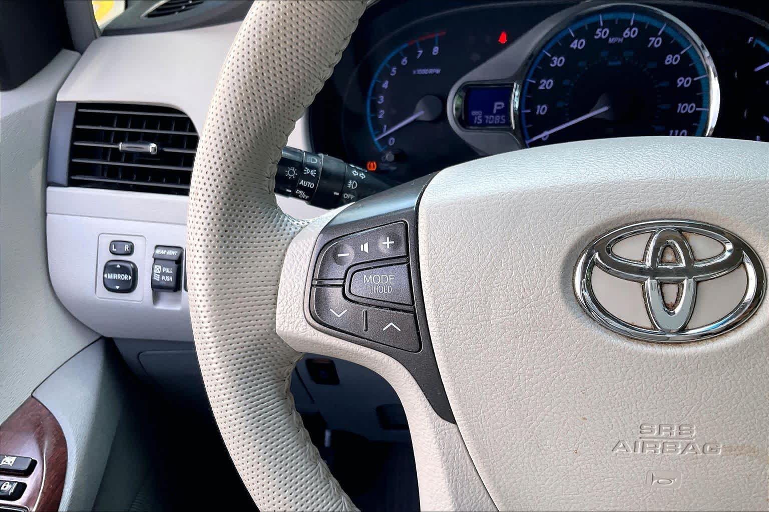 Used 2014 Toyota Sienna XLE w/ Entertainment Package FWD image 26