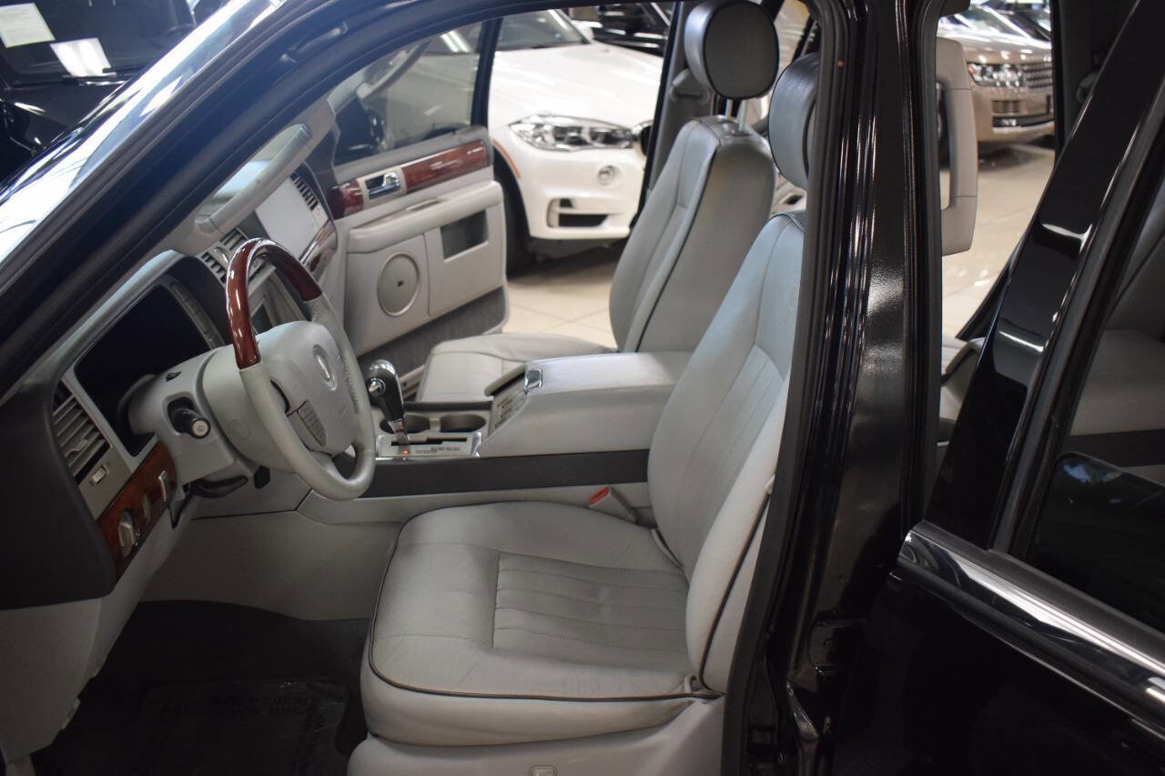 Used 2006 Lincoln Navigator Luxury image 29