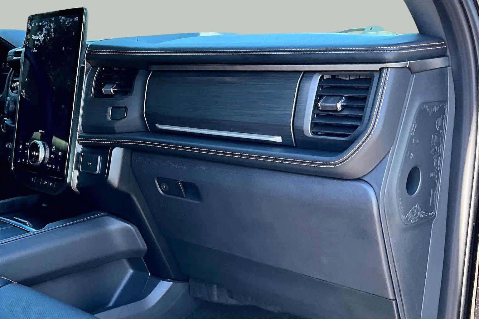 Used 2024 Ford Expedition Platinum RWD image 19