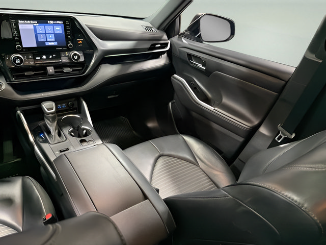 Used 2022 Toyota Highlander XSE FWD image 27
