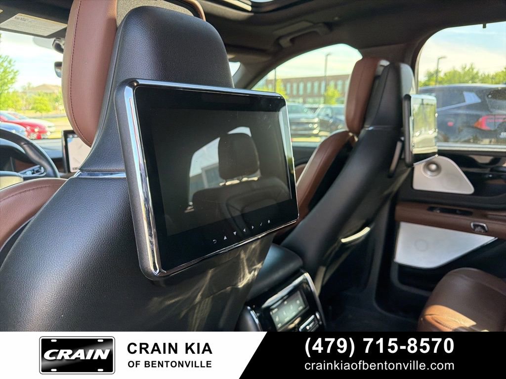 Used 2020 Lincoln Aviator Grand Touring w/ Equipment Group 302A AWD/4WD image 39