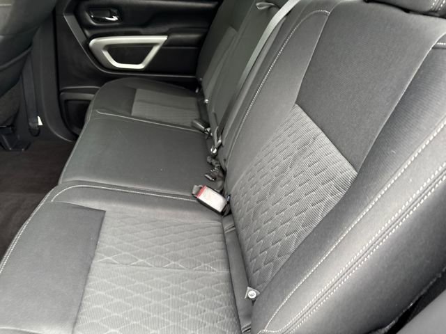 Used 2019 Nissan Titan SV image 12