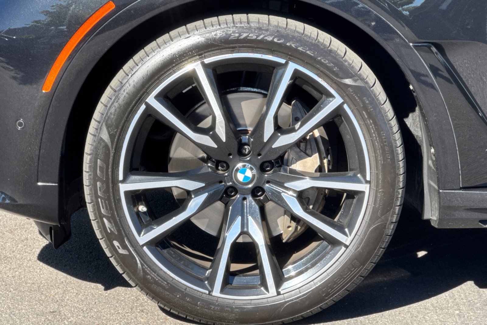 Used 2022 BMW X7 xDrive40i w/ M Sport Package AWD/4WD image 43