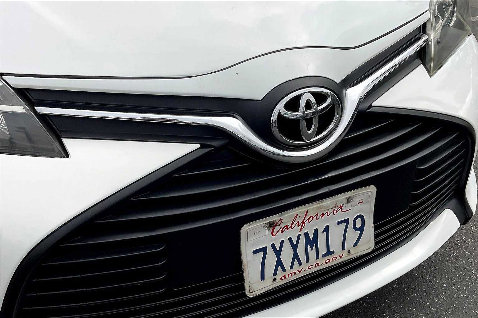 Used 2015 Toyota Yaris L FWD image 27