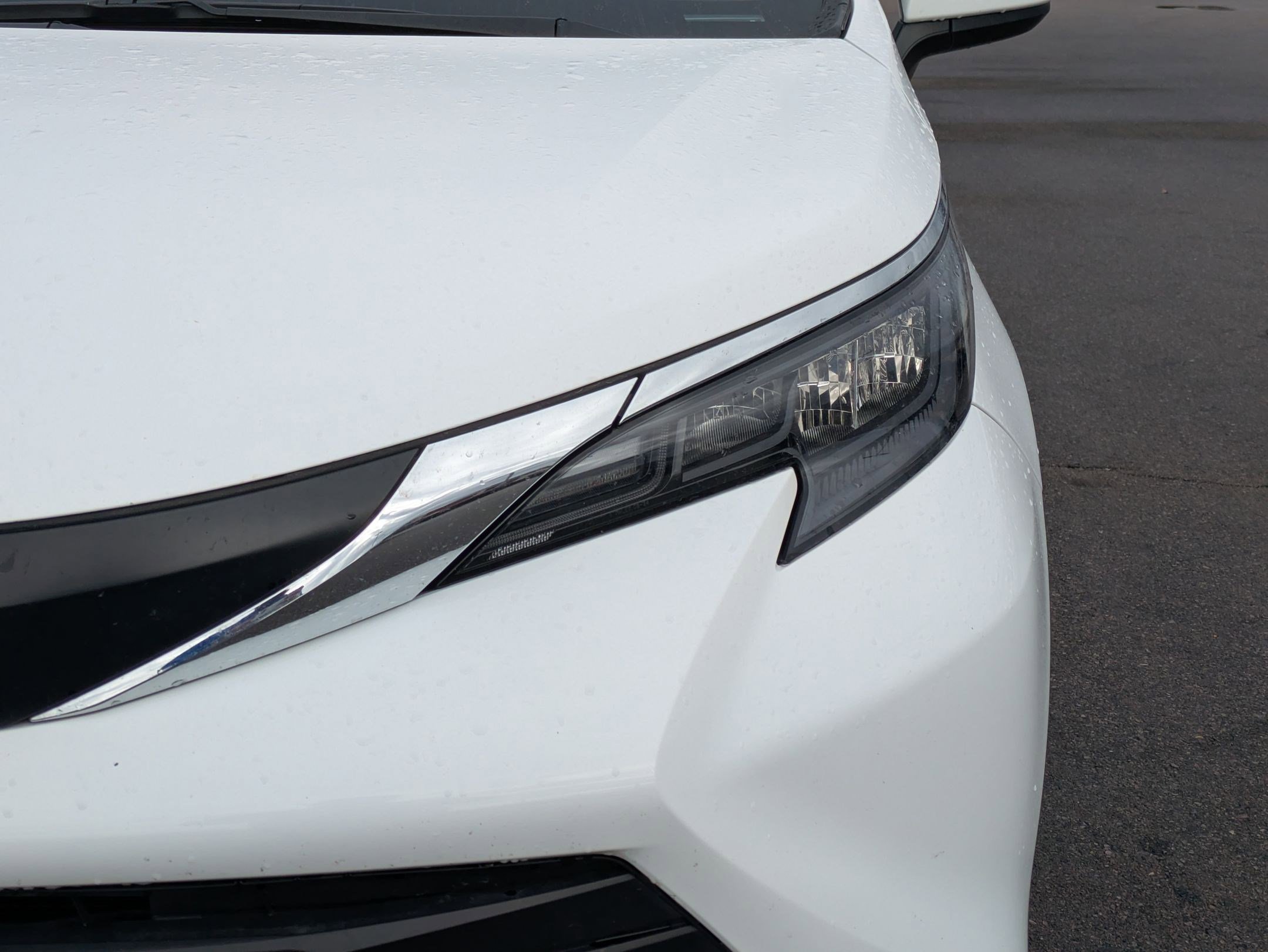 Used 2025 Toyota Sienna LE image 13