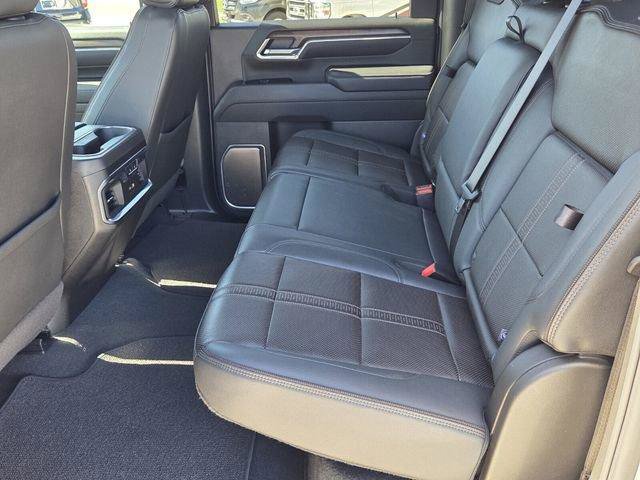 Used 2025 Chevrolet Silverado 2500 High Country w/ Technology Package AWD/4WD image 10