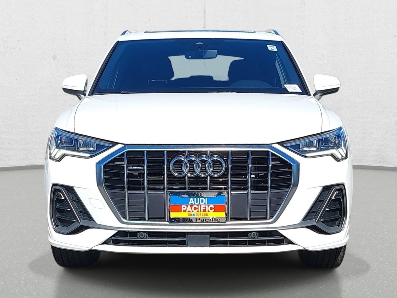 Used 2024 Audi Q3 2.0T Premium w/ Convenience Package AWD/4WD image 2