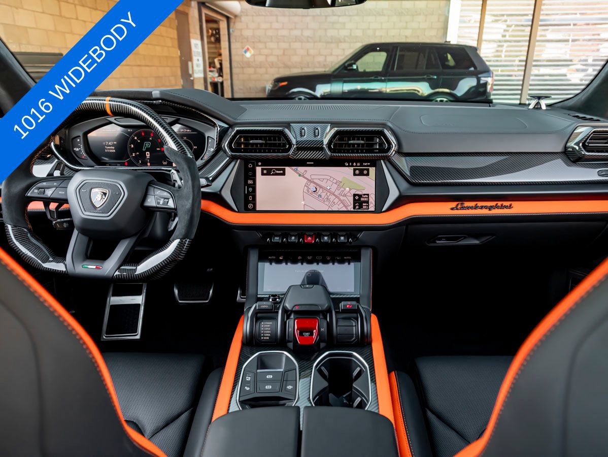 Used 2025 Lamborghini Urus SE AWD/4WD image 22