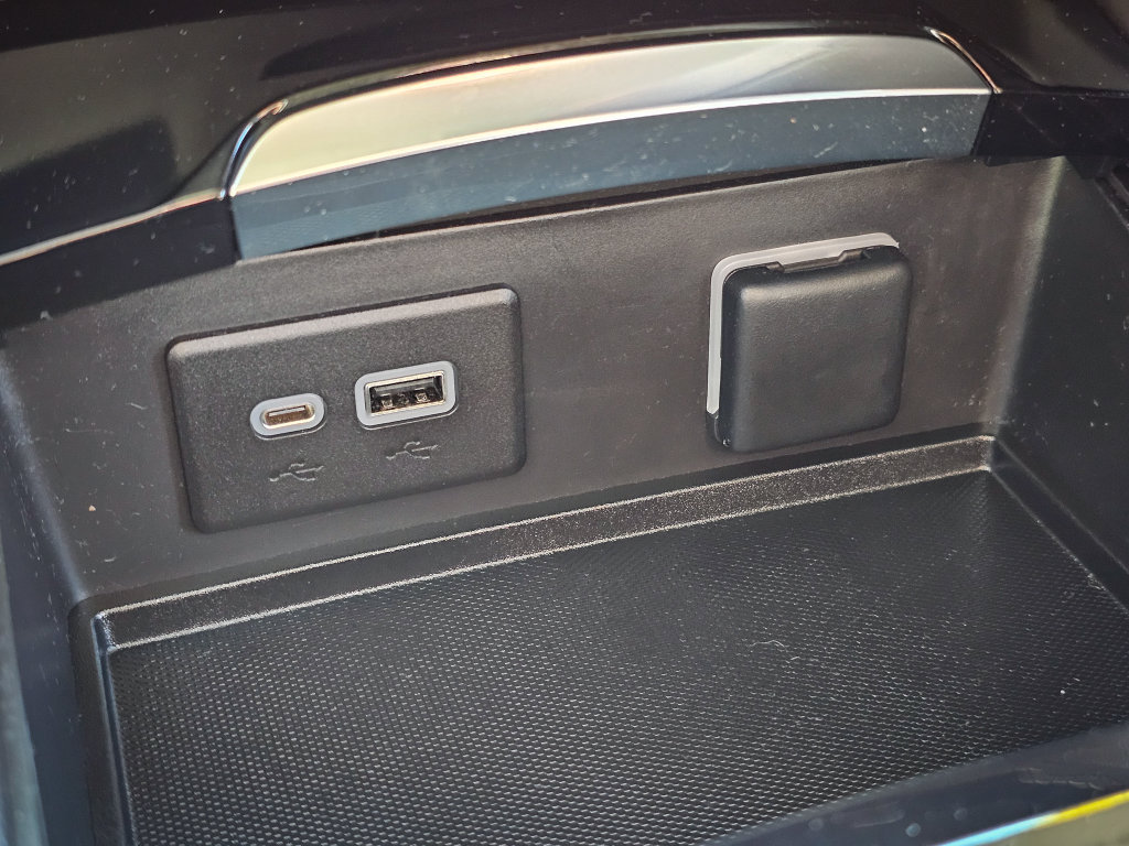Used 2022 Buick Envision Essence w/ Safety Package FWD image 28