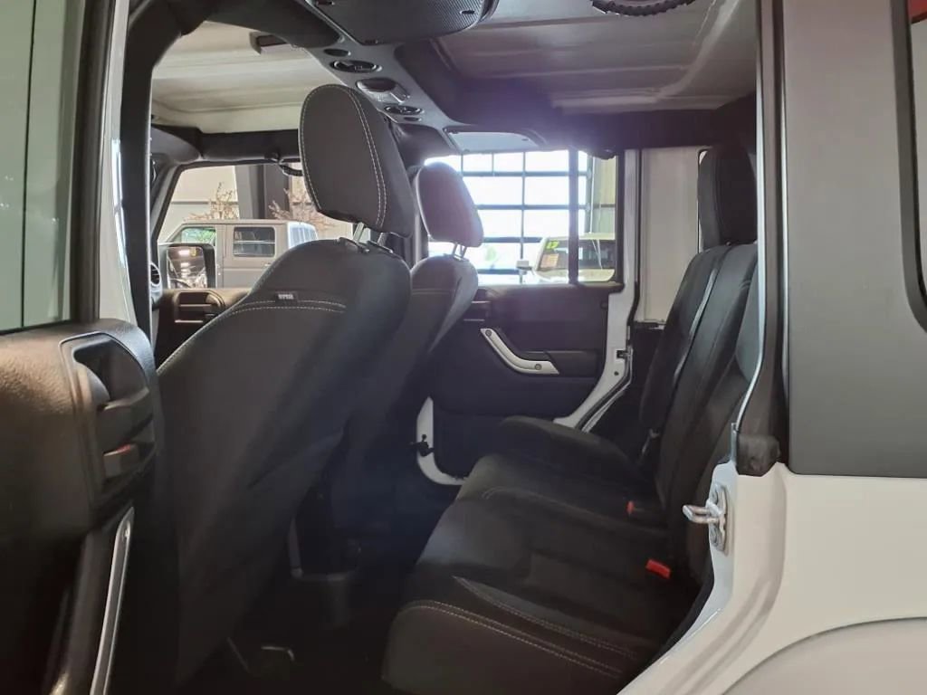 Used 2016 Jeep Wrangler Unlimited Sahara image 13